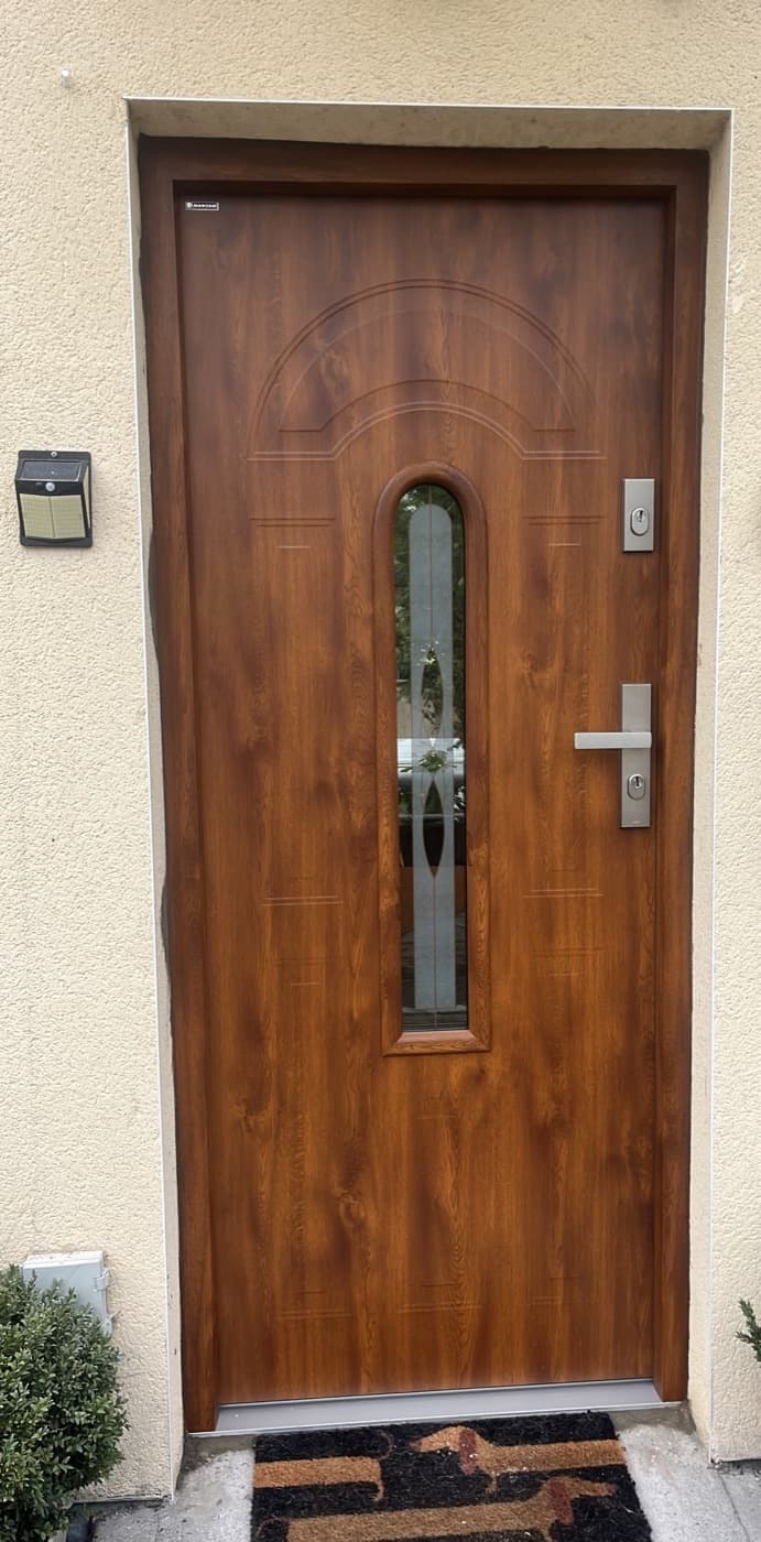 Złoty dąb, wzór klasyczny (na zapytanie), drzwi wejściowe zamontowane w Irlandii przez Kilgate Doors